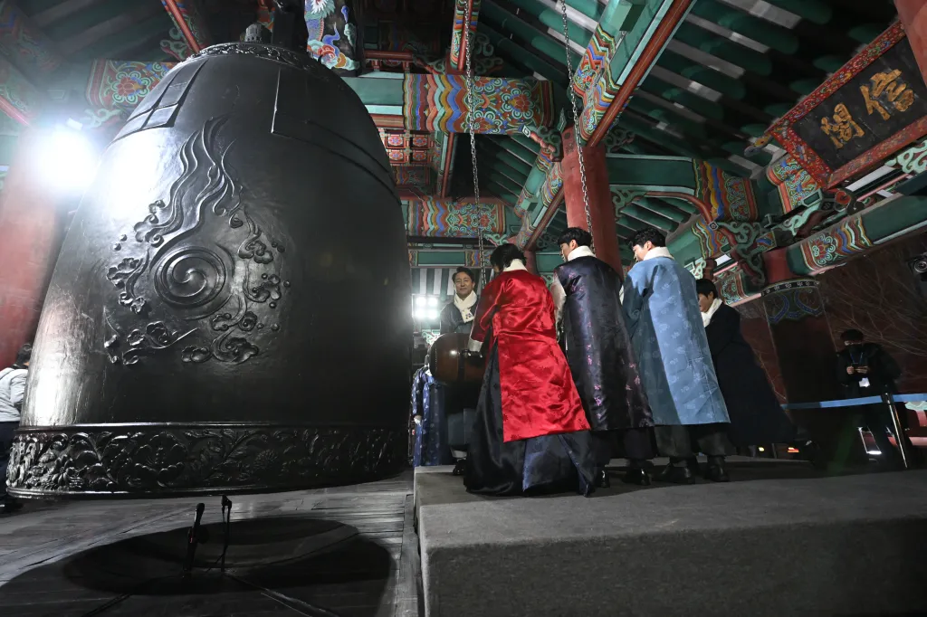 V jihokorejském Soulu přivítaly nový rok chrámové zvony