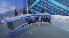 Filozof jazyka Tomáš Koblížek a reportérka Reportéři ČT Zuzana Černá