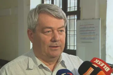 Komunisté nepodpoří menšinovou vládu, pokud bude rozšiřovat mise v zahraničí