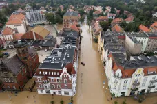 V polské Nise opravovali klíčovou hráz, v Bratislavě kulminuje Dunaj