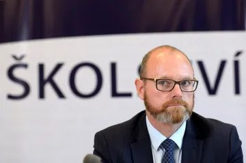 Školské odbory hrozí kvůli platům učitelů stávkou. S ministrem Plagou se zatím nedohodly