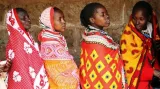Masajky stojí frontu u volebních místností