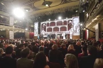 Dvacetiletý Český lev (ne)ztratil hřívu