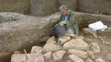 Archeologové zkoumají základy kostela padesát let po prvních průzkumech
