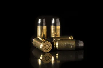 Ústavní soud dal vývojáři střeliva šanci na větší odškodnění za nezákonné trestní stíhání