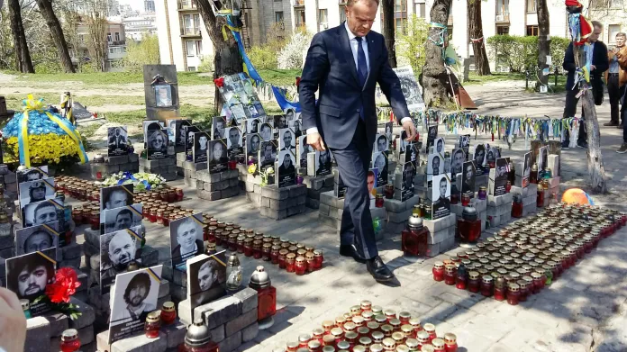 Tusk uctil oběti loňských nepokojů na kyjevském Náměstí nezávislosti