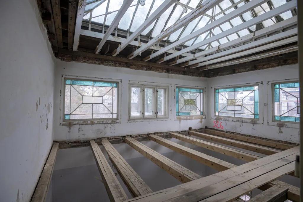 Radnice nyní počítá s tím, že náklady na přestavbu paláce na potkávací a komunitní centrum budou oproti původní ceně, která vzešla z veřejné soutěže, o více než pět milionů vyšší a dosáhnou 209 milionů korun