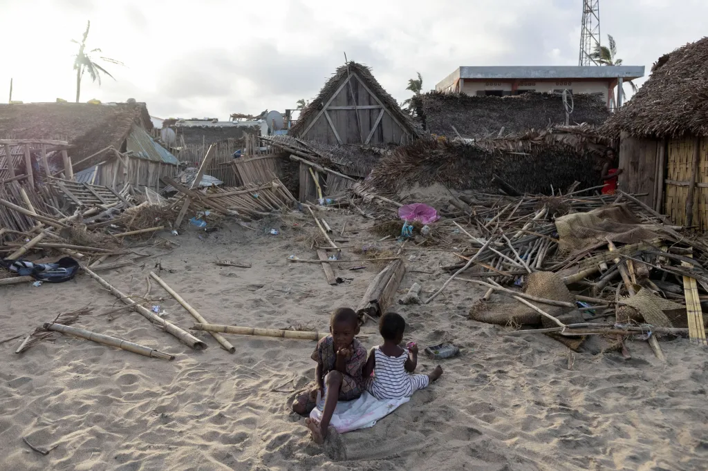 Zkáza na Madagaskaru očima fotografů. Cykon Batsirai zpustošil celé vesnice
