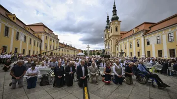 Návštěvníci Velehradu během slavnostní mše