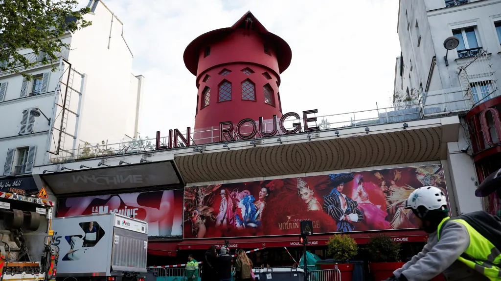 Pařížský kabaret Moulin Rouge bez ikonických lopatek