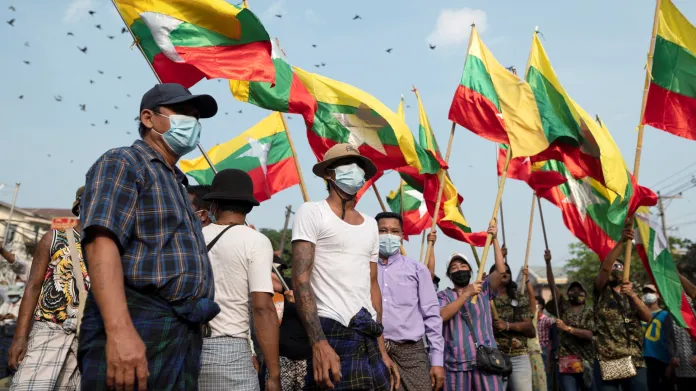 Armáda v Myanmaru převzala moc. Během převratu byl zadržen prezident Win Myin a státní kancléřka Aun Schan Su Ťij