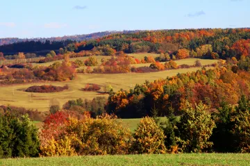 Závěr týdne má být slunečný, v částech země hrozí silný vítr