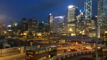 Noční Hongkong v záplavě světel