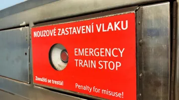 Nouzové tlačítko v pražském metru