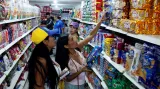 Hladoví Venezuelané vyrazili do Kolumbie na nákup