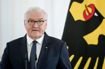 Steinmeier si jde pro druhý mandát, volit bude i exkancléřka či virolog. Kandidáta AfD vyloučí z CDU 