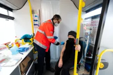 Pandemie ve světě: Rakousko po rekordních přírůstcích zakazuje vstup turistům. Od února bude platit povinné očkování