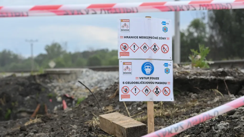 Půda zasažená benzenem v Hustopečích nad Bečvou (16. června 2025)