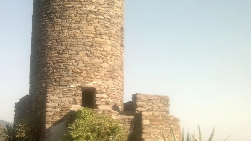 Nad Vernazzou se tyčí zbytky pevnosti