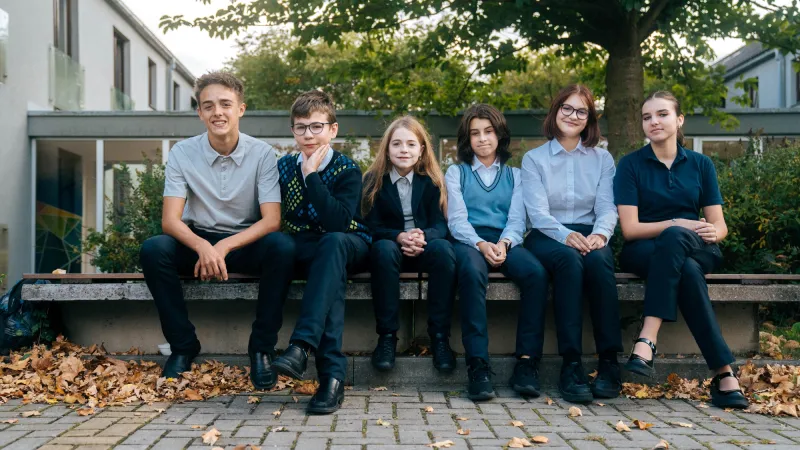Školní uniformy žáků Open Gate – gymnázia a základní školy