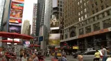 Výstava s názvem Umění všude na newyorském Times Square