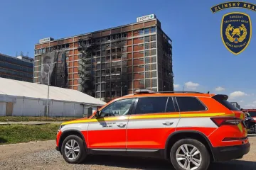 Hasiči po více než dvou týdnech ukončili zásah u budovy ve Zlíně