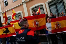 V Barceloně pokračují protesty, vláda nabídla Katalánsku podmíněný dialog