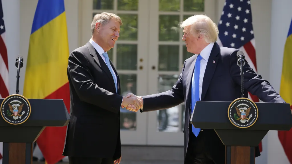 Rumunský prezident Klaus Iohannis s Trumpem