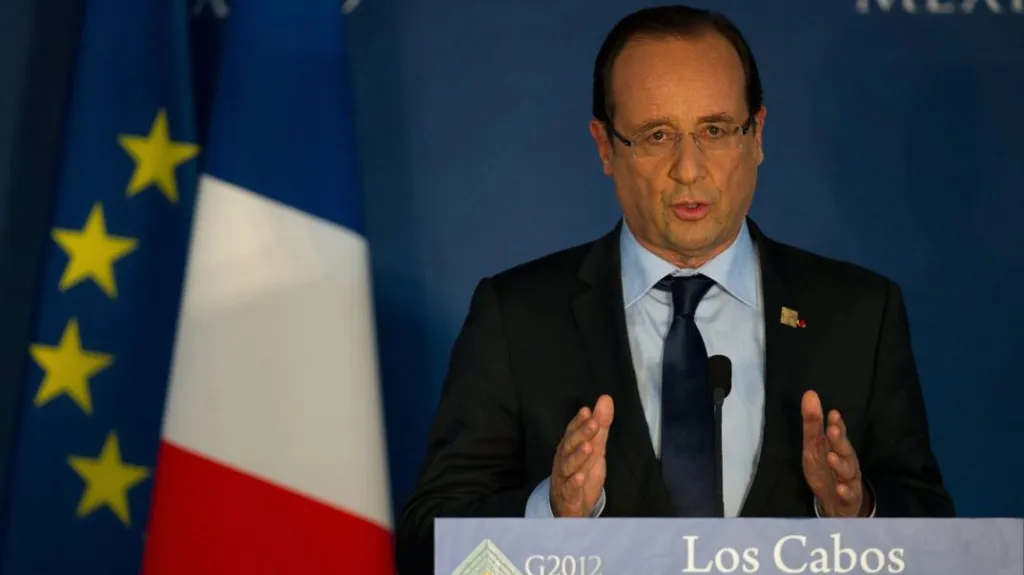 Francouzský prezident François Hollande hovoří během tiskové konference na summitu G20