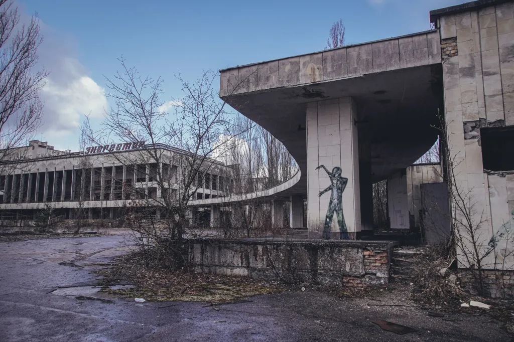 V zóně jsou četná graffiti upomínající na oběti katastrof, ale i na zvířata, která nyní v zóně žijí, jako jsou jeleni nebo medvědi