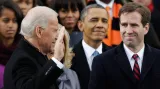 Viceprezident Joe Biden skládá přísahu