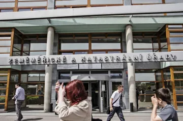 Stopka pro podvodníky s nemovitostmi. Zákon putuje zpět do sněmovny