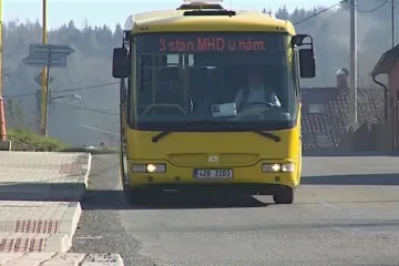 Od listopadu jen s jízdenkou. Ve Valašském Meziříčí už nebudou lidé jezdit autobusy zdarma