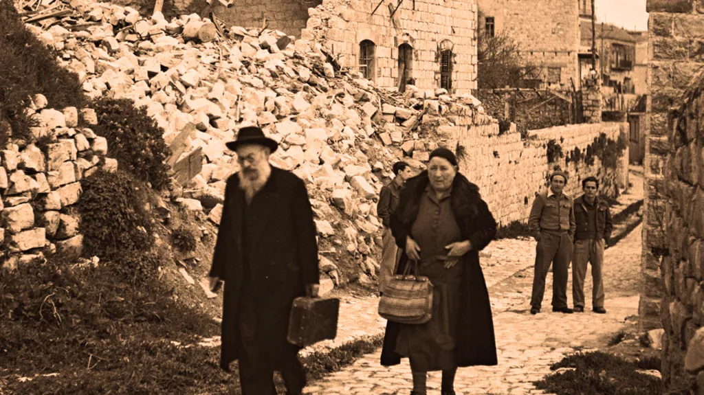 Židé u trosek domu v Safedu v roce 1948