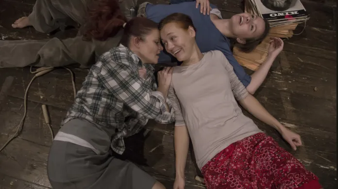 Nikdy / Andrea Elsnerová, Zuzana Vejvodová, Antonie Talacková