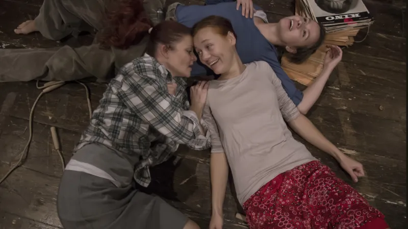 Nikdy / Andrea Elsnerová, Zuzana Vejvodová, Antonie Talacková