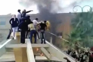 V Sýrii umučili 13letého chlapce, Clintonová to odsoudila