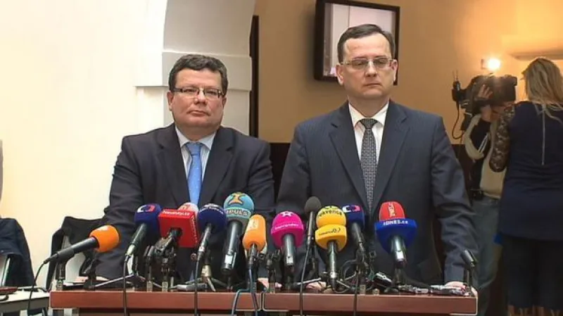 Brífink premiéra a ministra obrany