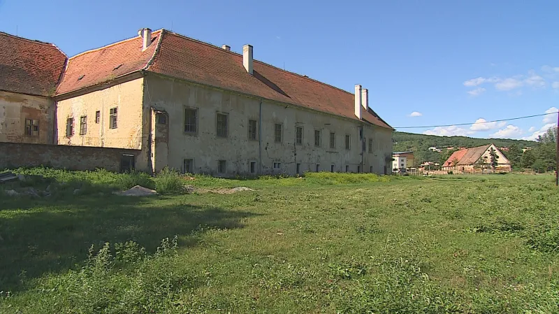 Opravy zámku v Oslavanech