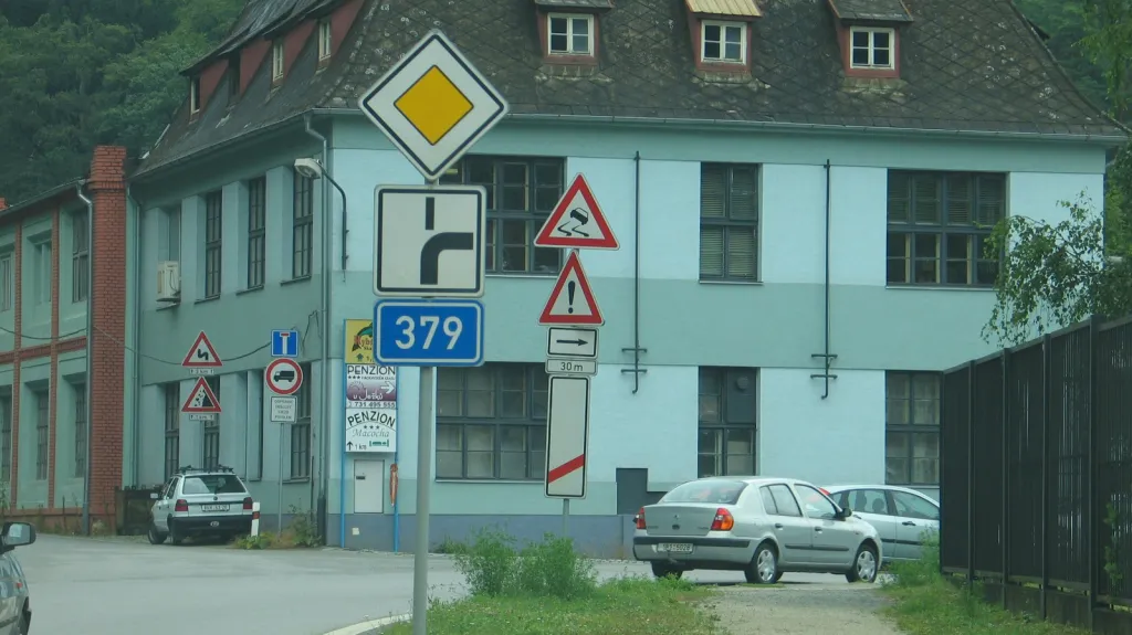 V rychlém sledu za sebou je velké množství značek