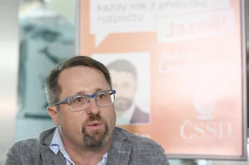 Ministr školství Plaga odvolal politického náměstka Pavlíka z ČSSD. Byl prý málo vytížený