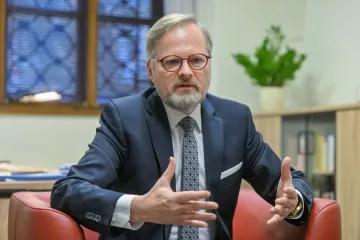 Pomoc Ukrajincům je šance i pro české firmy, říká Fiala. Dvě procenta na obranu by mohla jít už příští rok