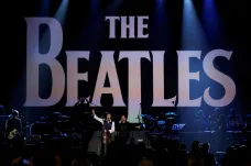 The Beatles s písní dotvořenou umělou inteligencí ovládli po 54 letech hitparádu