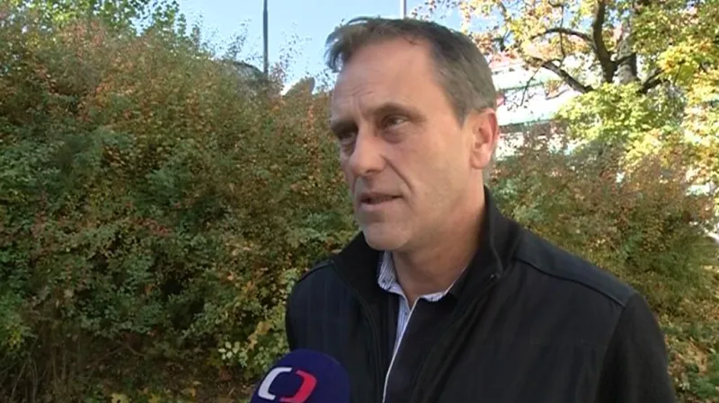 Rozbořil zjišťuje, zda má podporu celé koalice