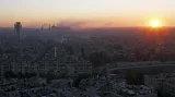 Západ slunce and Aleppem. Občanská válka trvá ve městě už bezmála čtyři a půl roku.