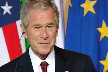 Bush žádá peníze na válku, Írán kope hroby. Co dál?