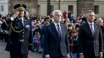 Pietní akt u sochy T. G. Masaryka na Hradčanském náměstí při příležitosti 107. výročí vzniku samostatného československého státu