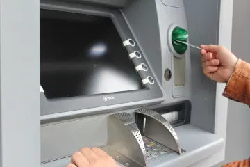 Minimální mzda by mohla stoupnout na 20 600 korun