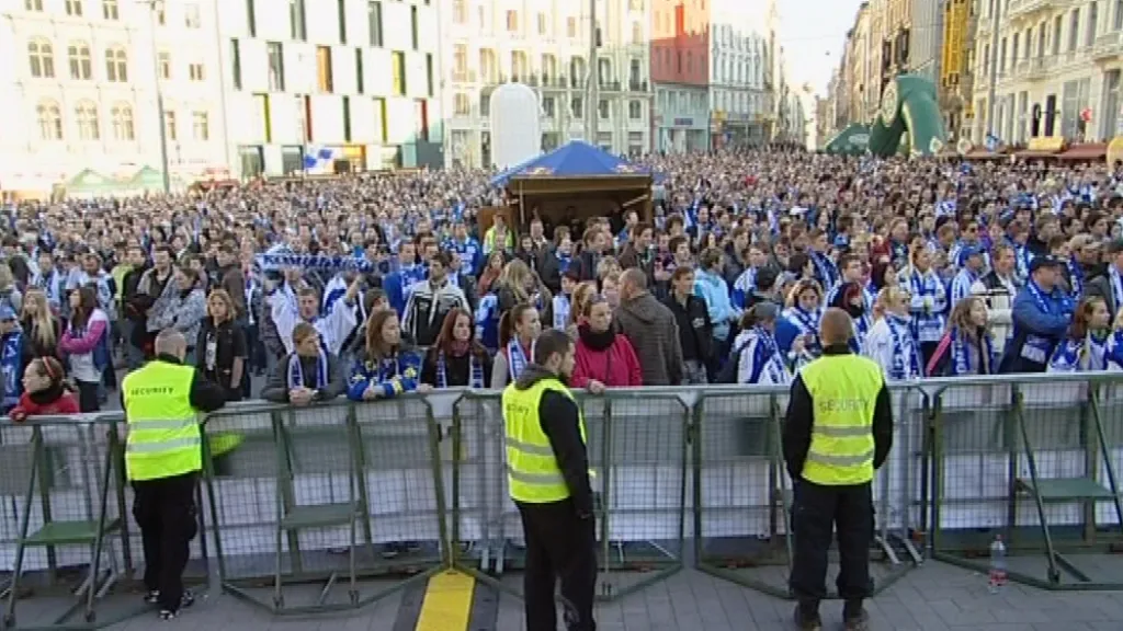 Fanoušci Komety zaplnili náměstí Svobody
