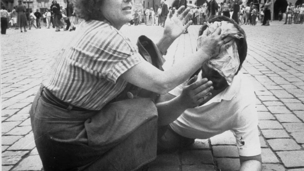 Výbuch bomby na Staroměstském náměstí v Praze 2. 6. 1990